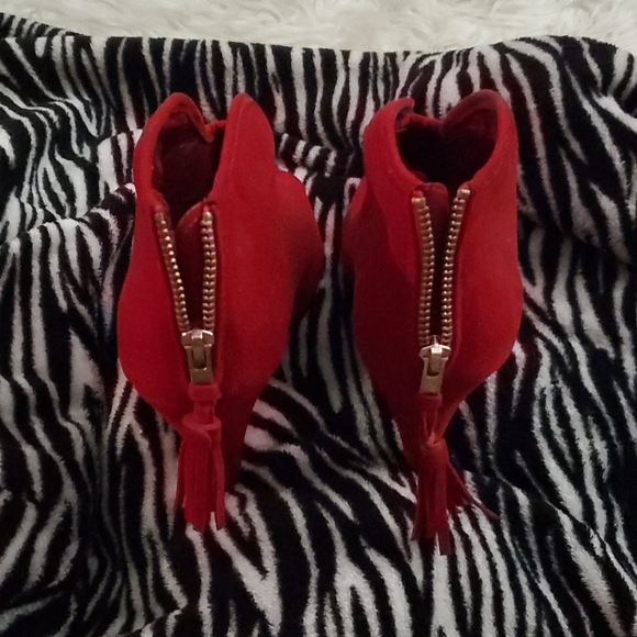 Heels - Picture 2 of 2